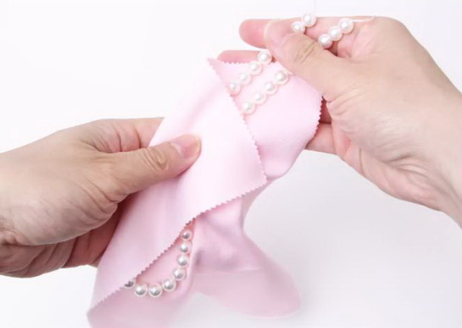 Hogyan kell helyesen ápolni a gyöngy ékszereket